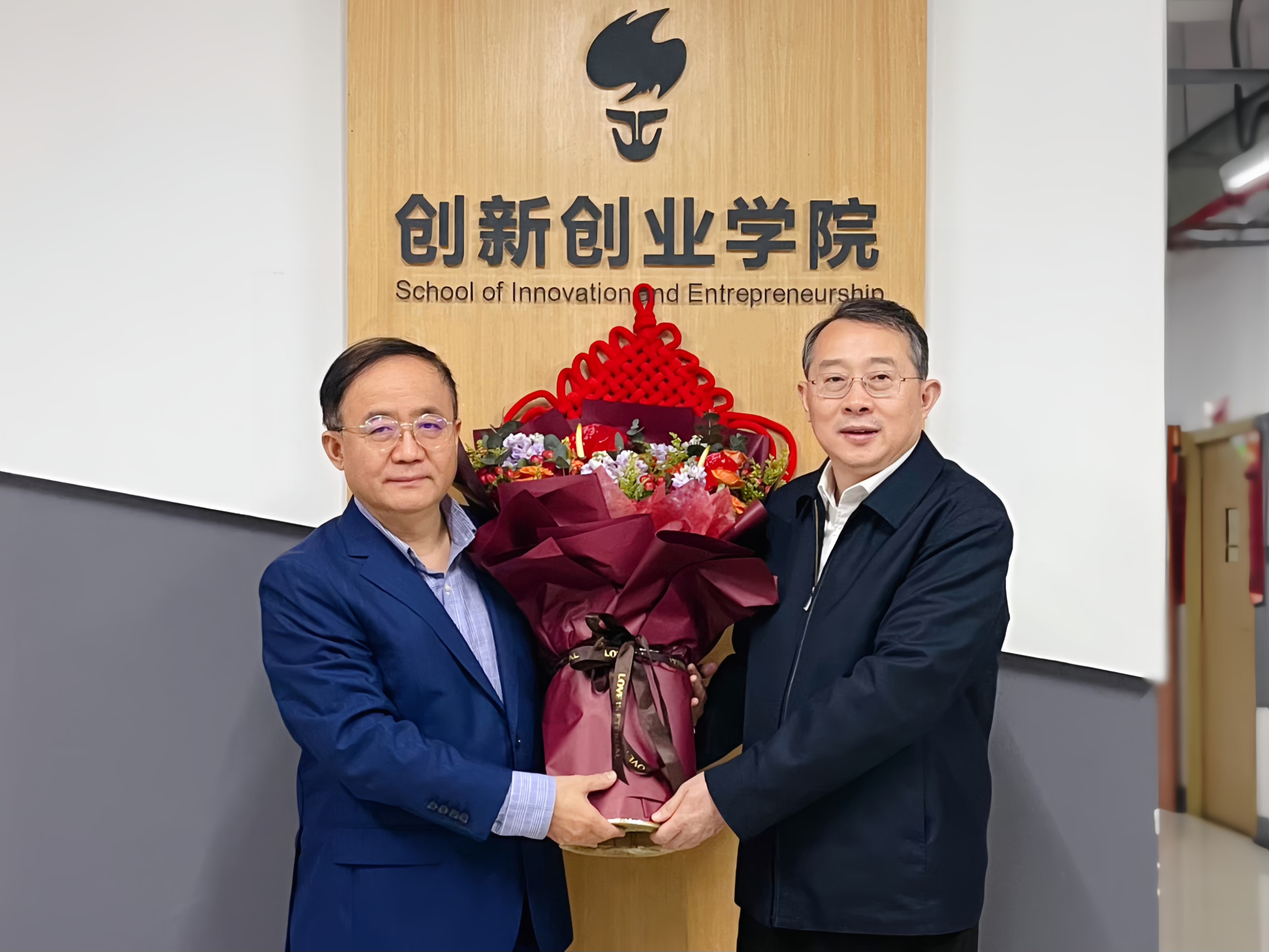 深圳市委常委、统战部部长王强率队来院调研并看望慰问刘科院士